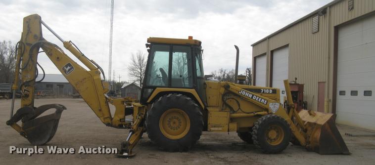 image for item L3987 1995 John Deere 710D backhoe