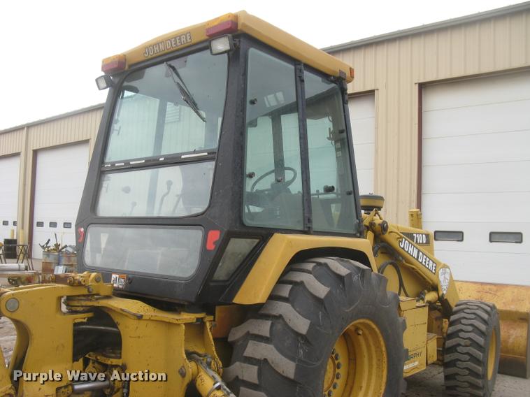 image for item L3987 1995 John Deere 710D backhoe