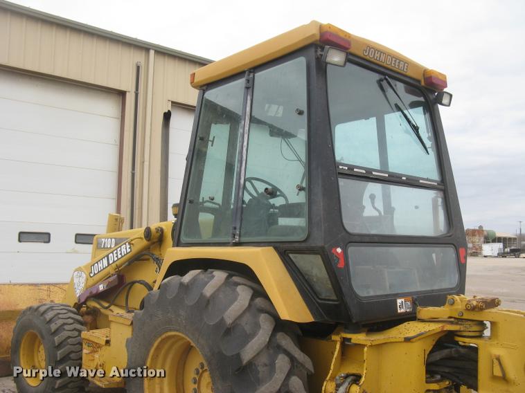 image for item L3987 1995 John Deere 710D backhoe