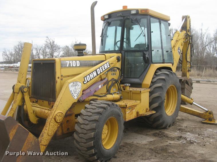 image for item L3987 1995 John Deere 710D backhoe