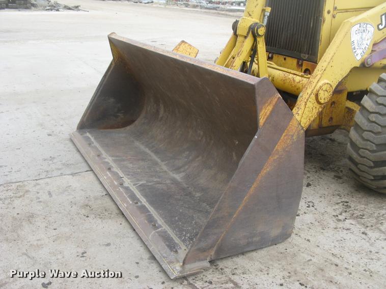 image for item L3987 1995 John Deere 710D backhoe