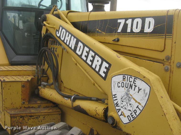 image for item L3987 1995 John Deere 710D backhoe