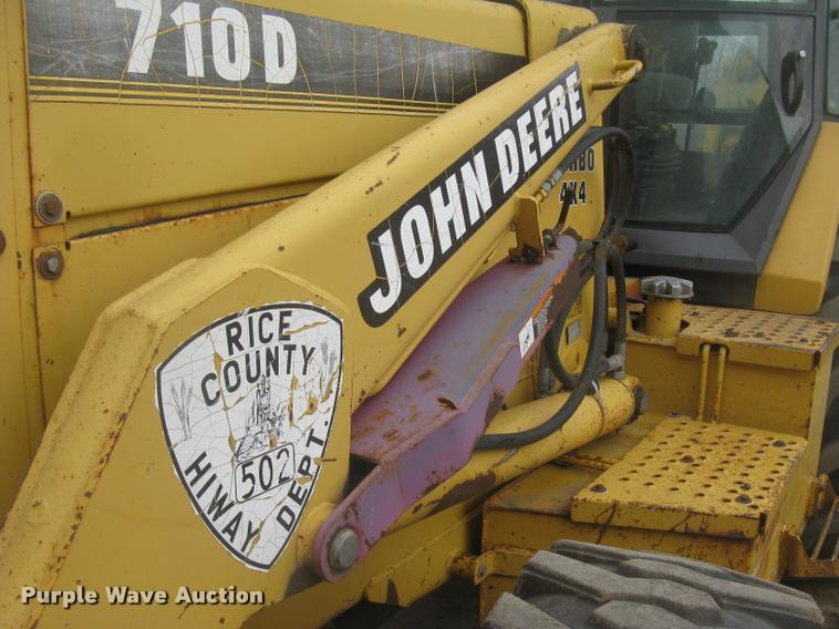image for item L3987 1995 John Deere 710D backhoe