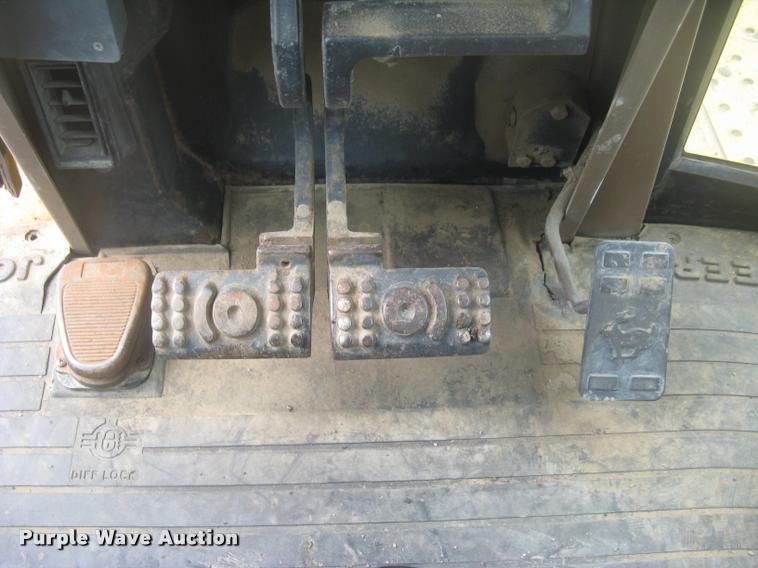 image for item L3987 1995 John Deere 710D backhoe