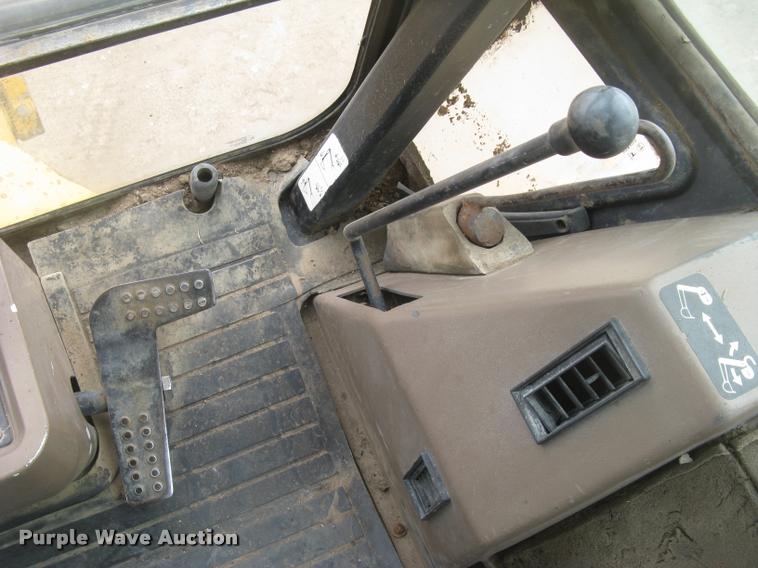 image for item L3987 1995 John Deere 710D backhoe