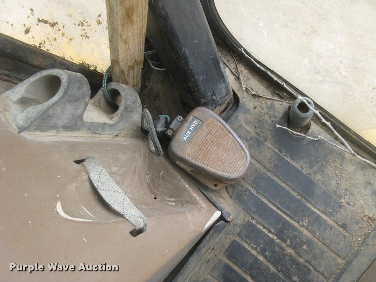 image for item L3987 1995 John Deere 710D backhoe