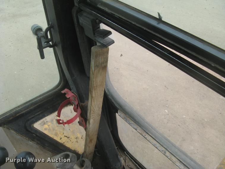 image for item L3987 1995 John Deere 710D backhoe