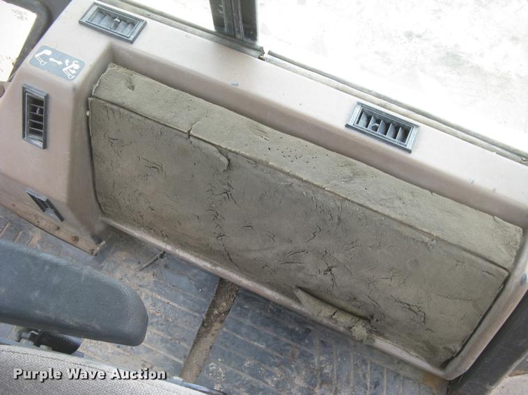 image for item L3987 1995 John Deere 710D backhoe