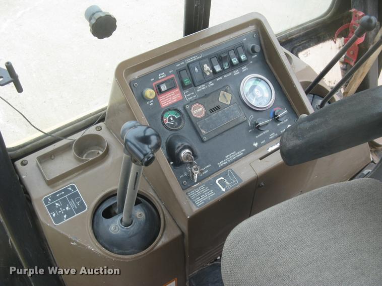 image for item L3987 1995 John Deere 710D backhoe