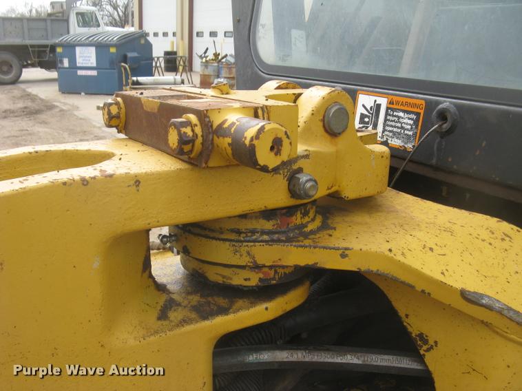 image for item L3987 1995 John Deere 710D backhoe