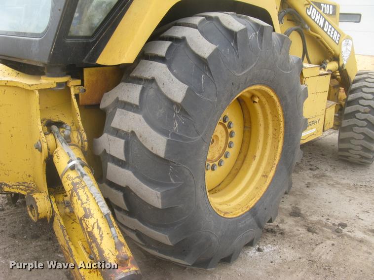image for item L3987 1995 John Deere 710D backhoe