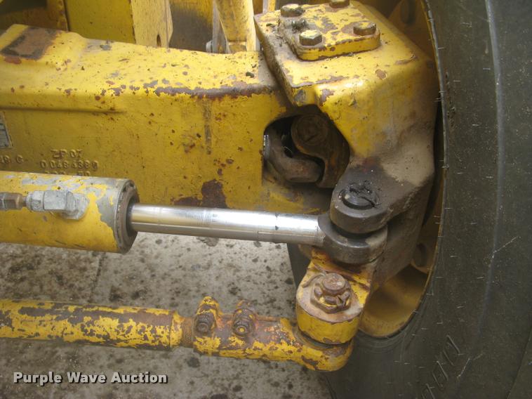 image for item L3987 1995 John Deere 710D backhoe