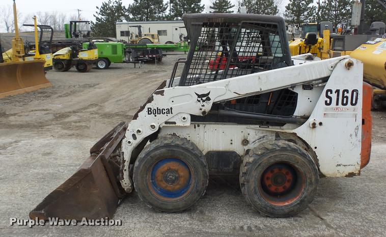 image for item L4519 2004 Bobcat S160 skid steer