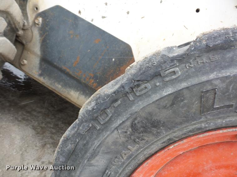 image for item L4519 2004 Bobcat S160 skid steer