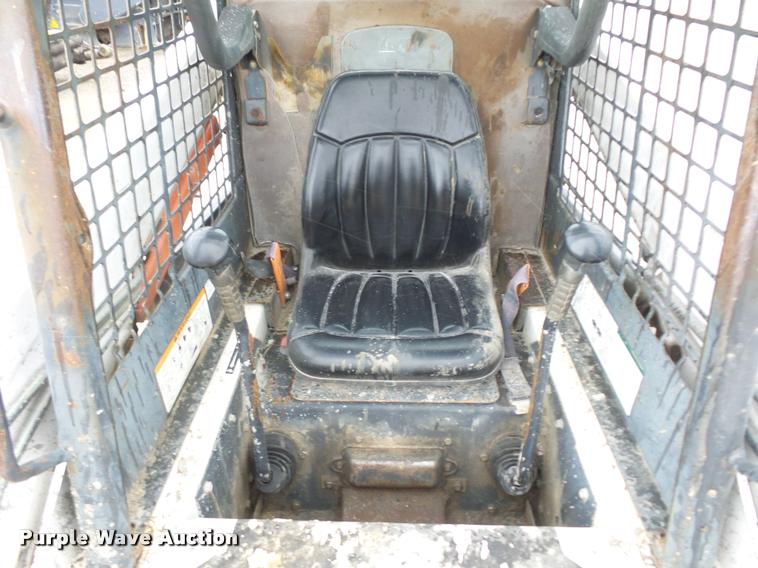 image for item L4519 2004 Bobcat S160 skid steer