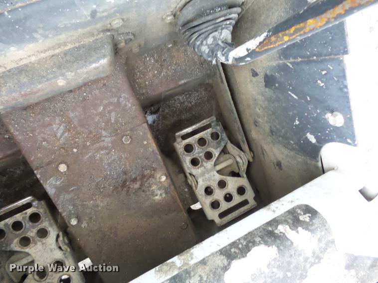 image for item L4519 2004 Bobcat S160 skid steer