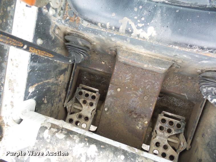 image for item L4519 2004 Bobcat S160 skid steer