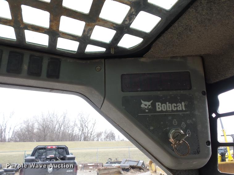 image for item L4519 2004 Bobcat S160 skid steer