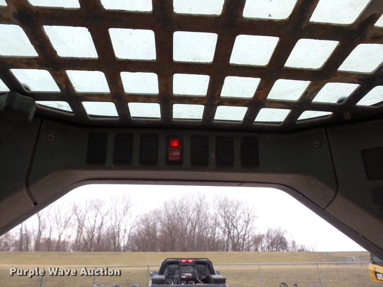 image for item L4519 2004 Bobcat S160 skid steer