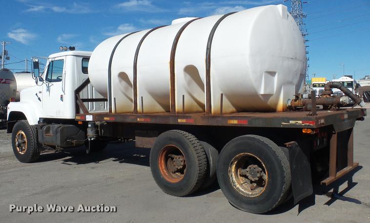 image for item L4590 1989 International F2554 flatbed truck