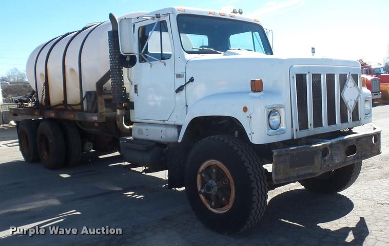 image for item L4590 1989 International F2554 flatbed truck