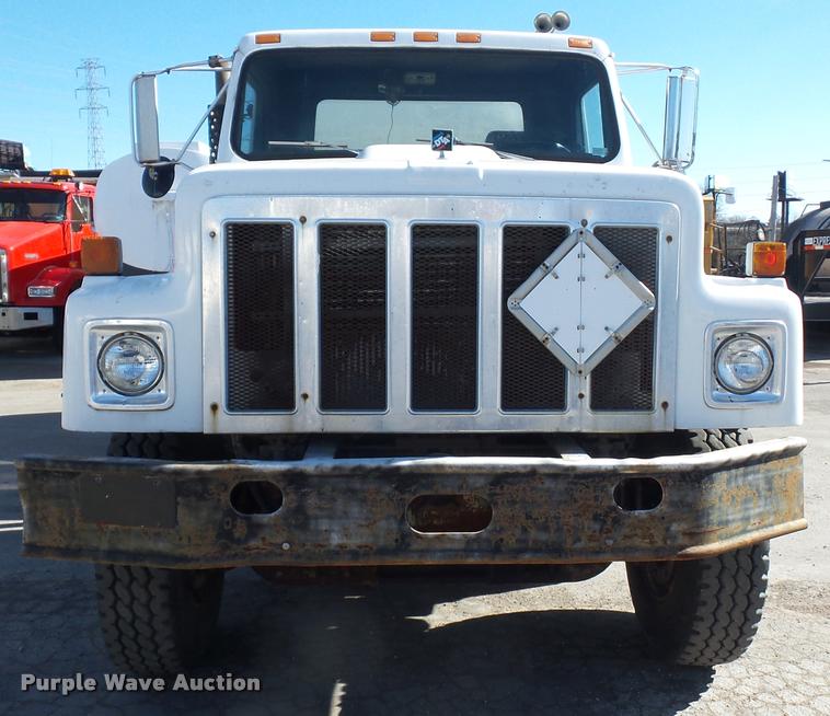 image for item L4590 1989 International F2554 flatbed truck