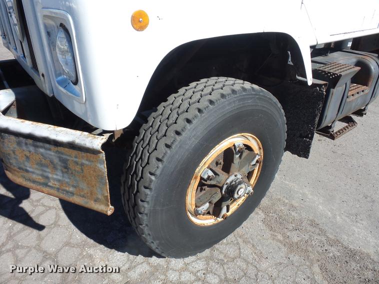 image for item L4590 1989 International F2554 flatbed truck