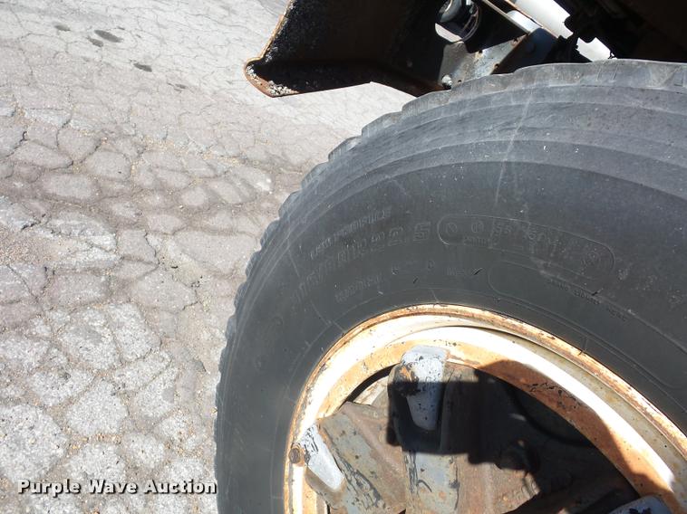 image for item L4590 1989 International F2554 flatbed truck