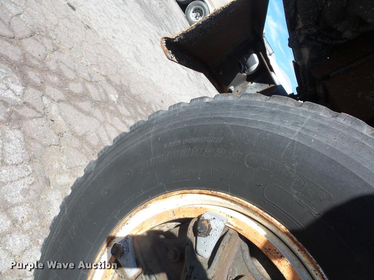 image for item L4590 1989 International F2554 flatbed truck