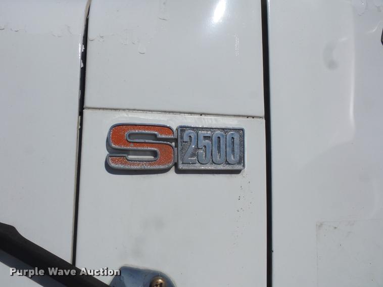 image for item L4590 1989 International F2554 flatbed truck