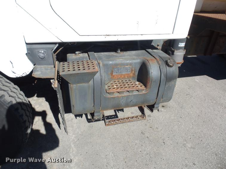 image for item L4590 1989 International F2554 flatbed truck