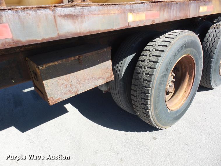 image for item L4590 1989 International F2554 flatbed truck