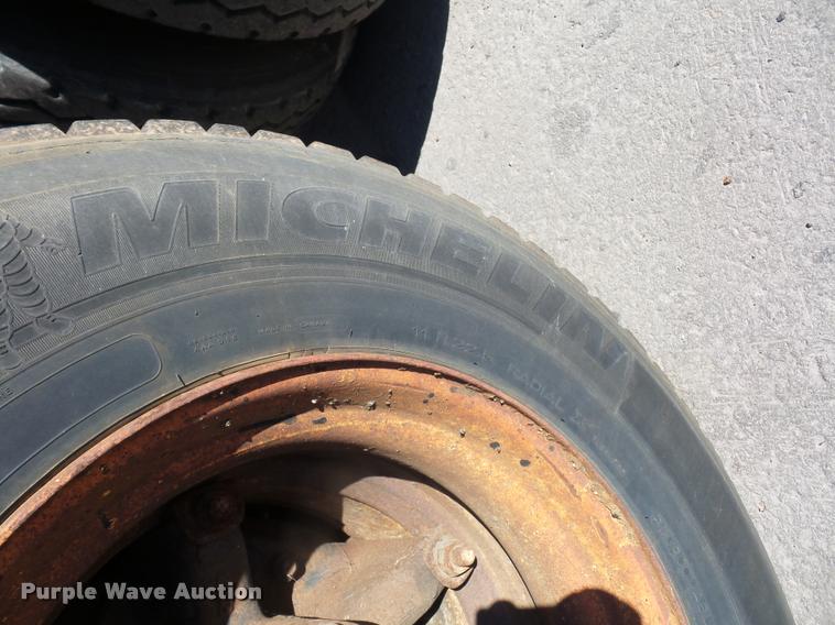 image for item L4590 1989 International F2554 flatbed truck