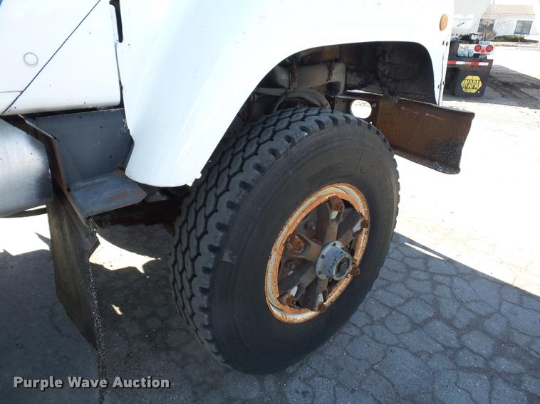 image for item L4590 1989 International F2554 flatbed truck