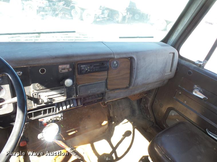 image for item L4590 1989 International F2554 flatbed truck