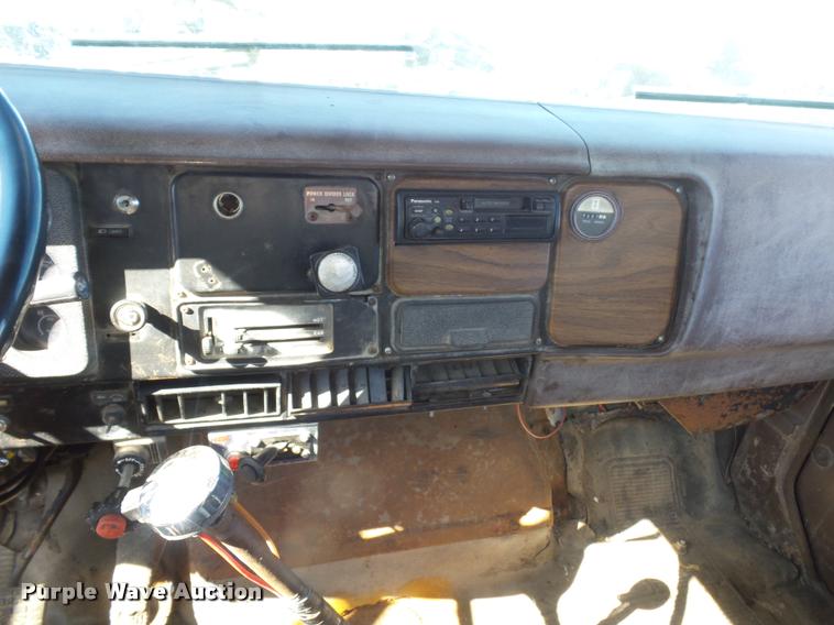 image for item L4590 1989 International F2554 flatbed truck