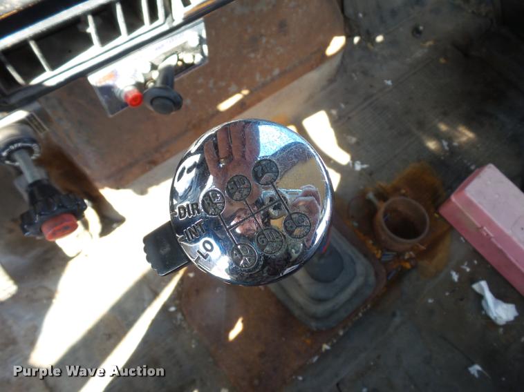 image for item L4590 1989 International F2554 flatbed truck