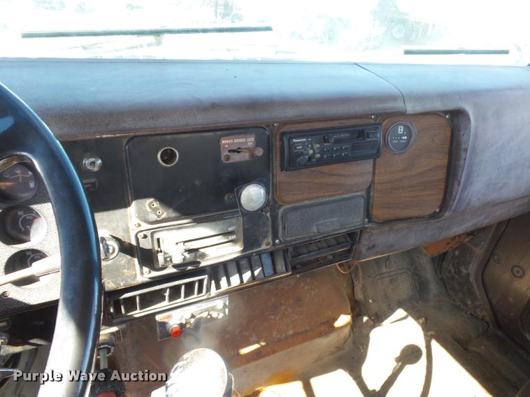 image for item L4590 1989 International F2554 flatbed truck