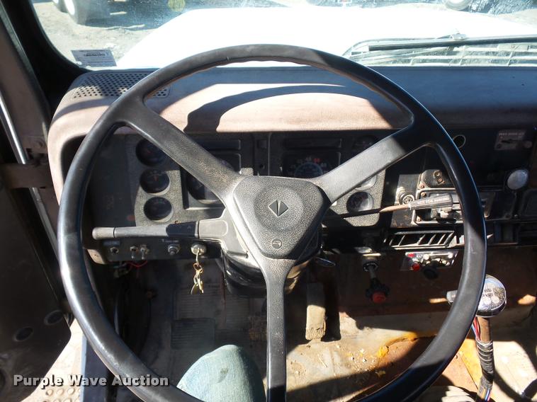 image for item L4590 1989 International F2554 flatbed truck