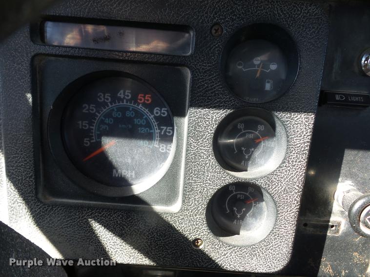 image for item L4590 1989 International F2554 flatbed truck