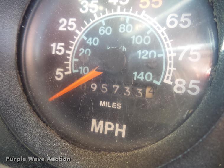 image for item L4590 1989 International F2554 flatbed truck