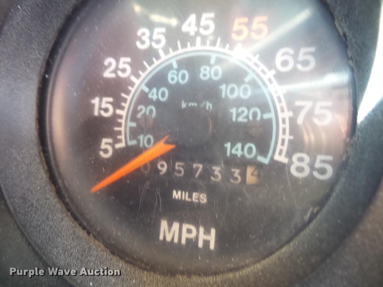 image for item L4590 1989 International F2554 flatbed truck