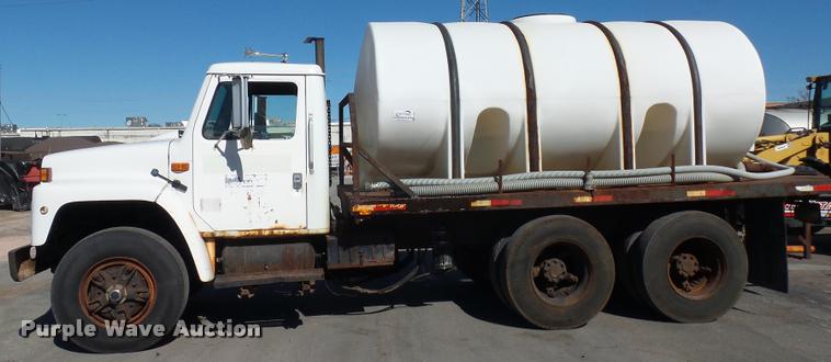 image for item L4591 1979 International flatbed truck