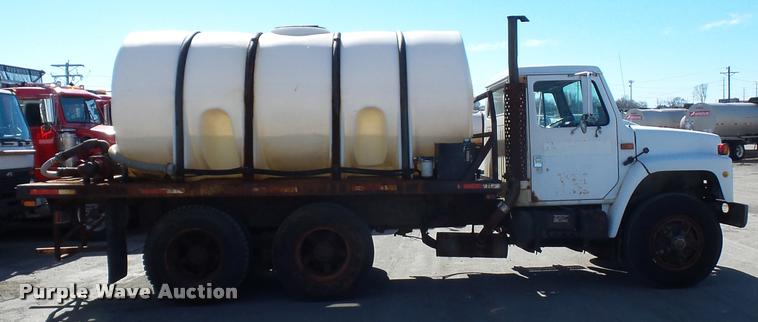 image for item L4591 1979 International flatbed truck