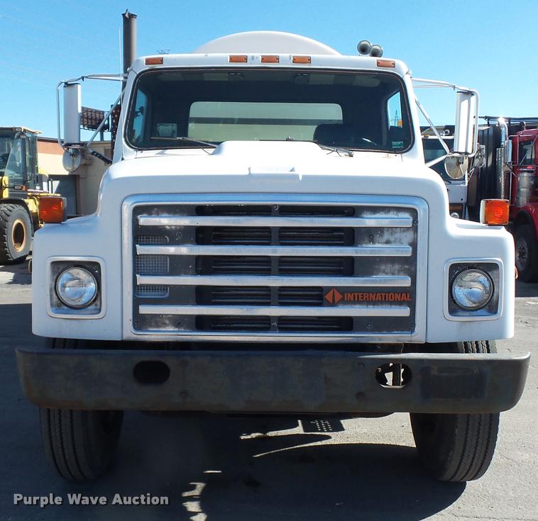 image for item L4591 1979 International flatbed truck