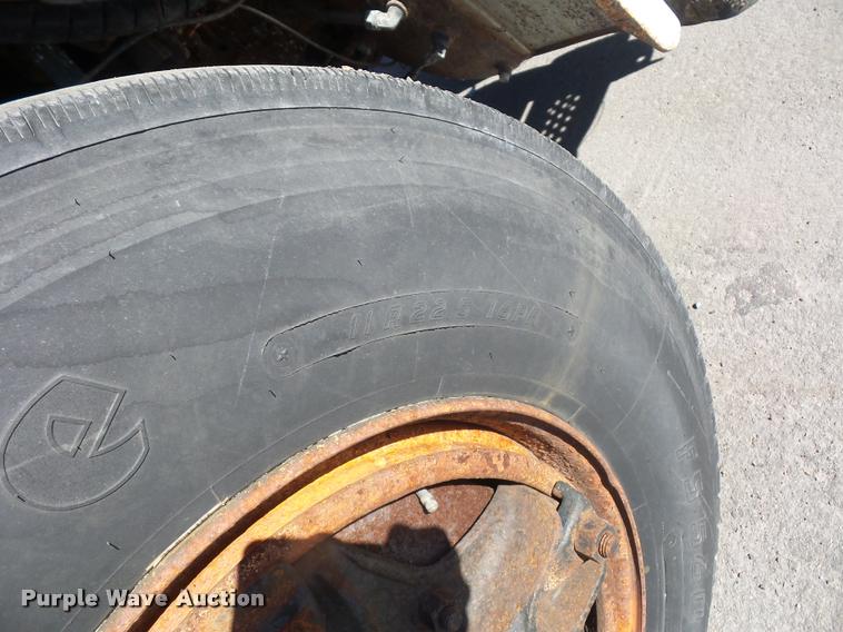 image for item L4591 1979 International flatbed truck