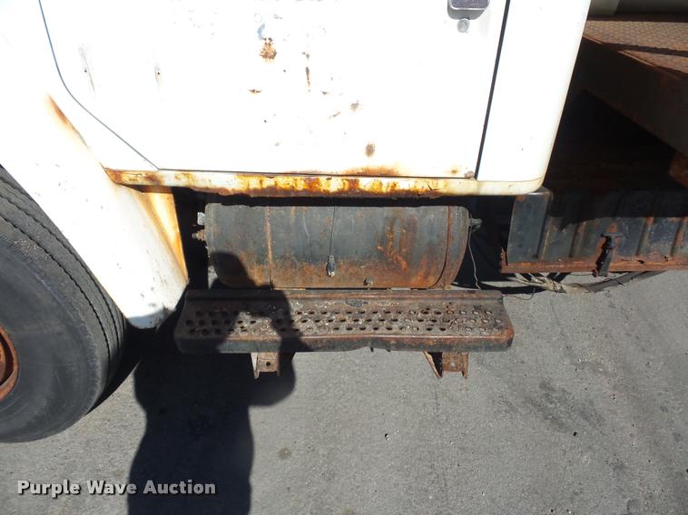 image for item L4591 1979 International flatbed truck
