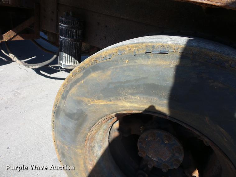 image for item L4591 1979 International flatbed truck