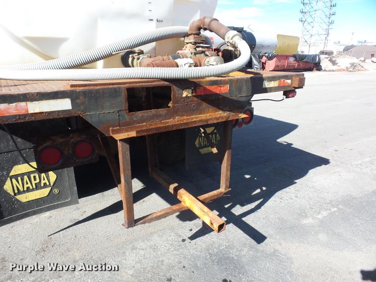 image for item L4591 1979 International flatbed truck