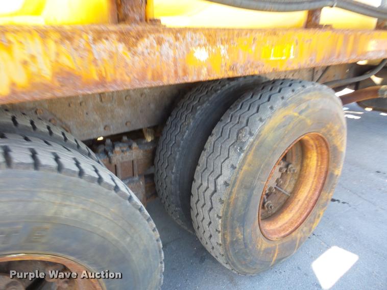 image for item L4591 1979 International flatbed truck